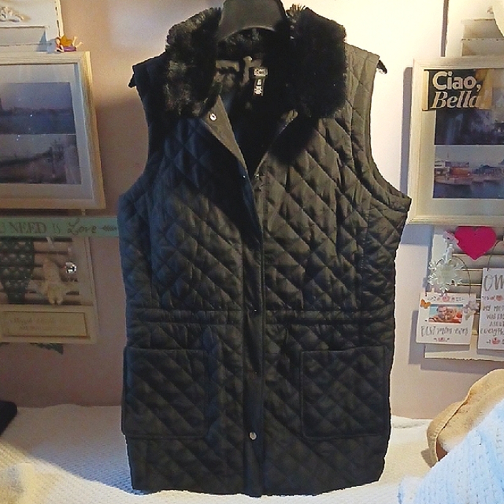Gorgeous Jones New York Black Quilted Vest with Faux Fur Trim  XL